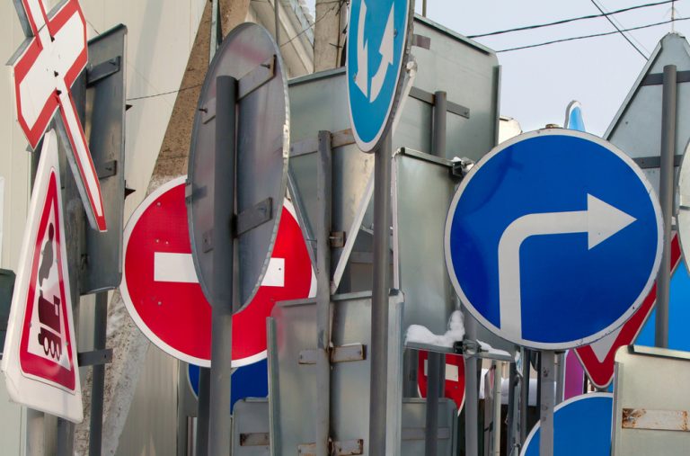Собранные в России автомобили оснастят системой оповещения о нарушении ПДД