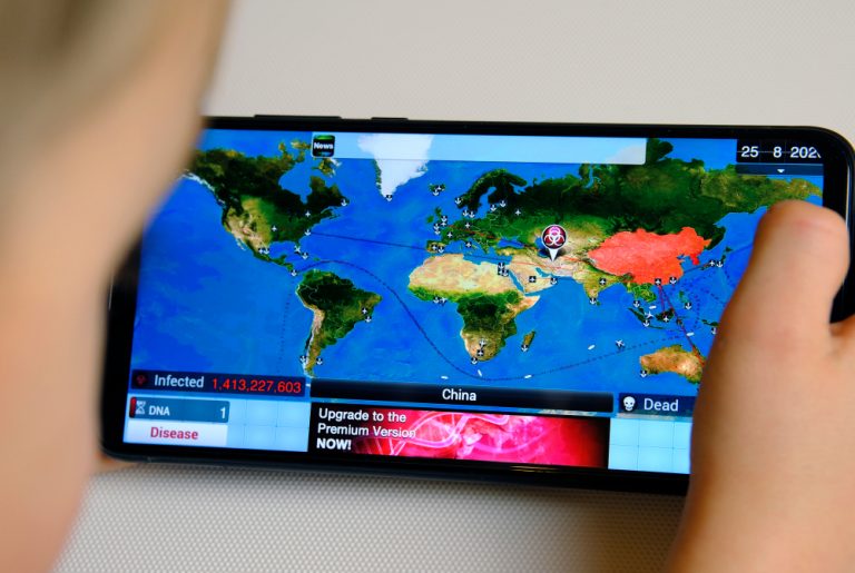 Plague Inc анонсировала версию игры, где надо спасти планету, а не уничтожить ее