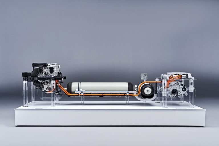 BMW и Toyota представили прототип водородной силовой установки