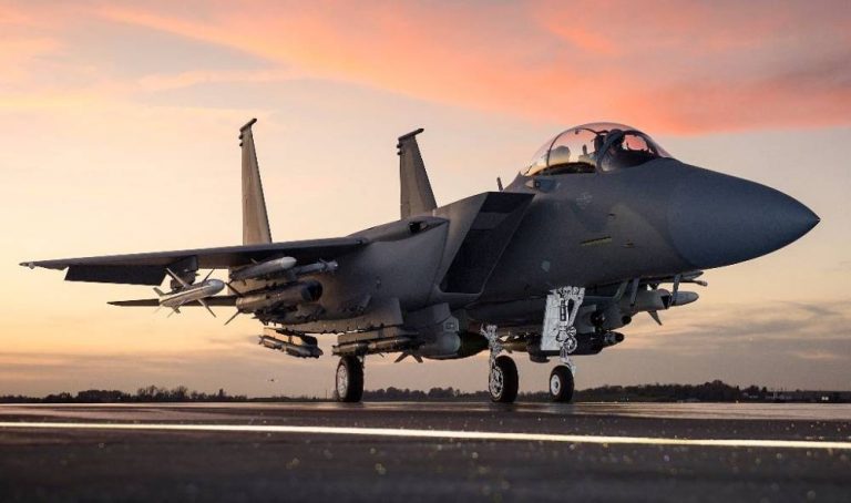 Самый инновационный истребитель F-15QA совершил первый полет