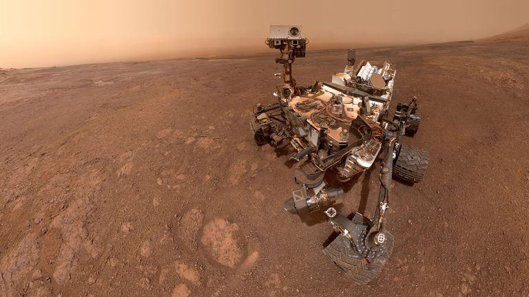 Посмотрите, как команда НАСА управляет марсоходом Curiosity даже не выходя из дома