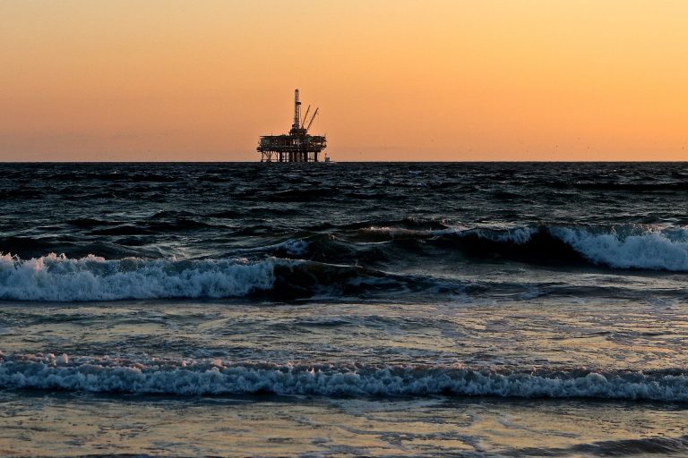 Морские нефтегазовые платформы выделяют больше метана, чем предполагалось ранее