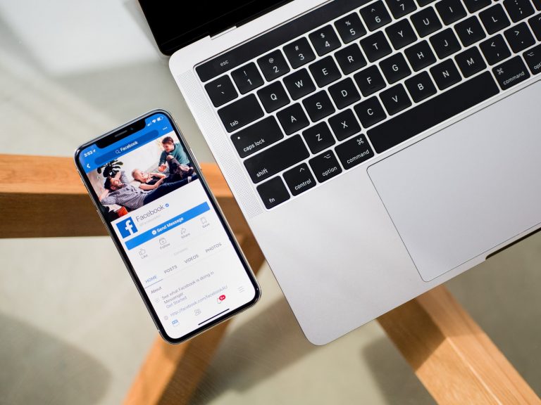 ИИ будет удалять фейковые новости и оскорбления в Facebook