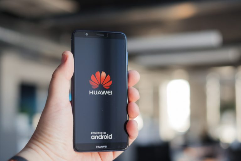 Huawei представила аналог Google Поиска — сервис Petal Search