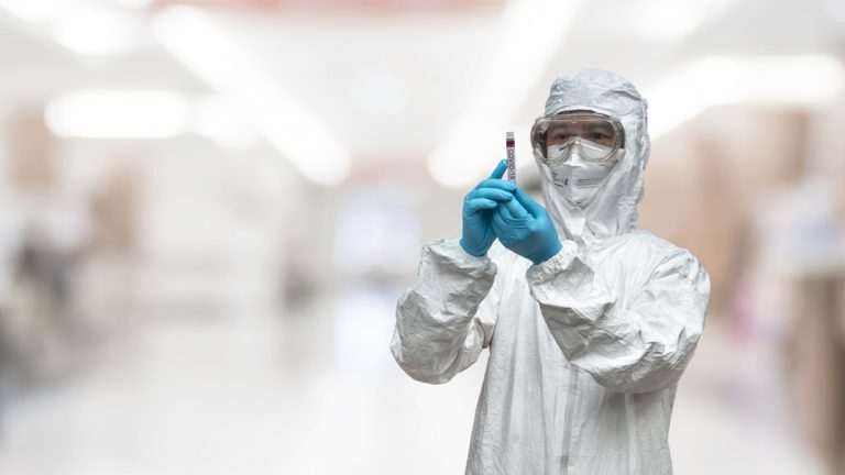 Каждый четвертый житель России считает пандемию COVID-19 выдумкой заинтересованных лиц