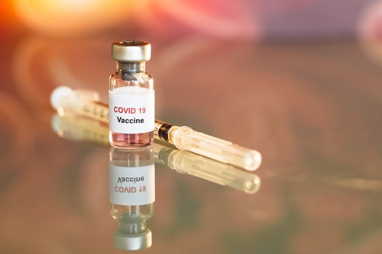 В США успешно испытали вакцину от COVID-19 на людях