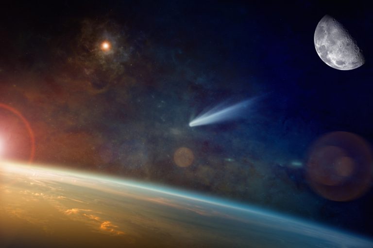 Телескоп NRL обнаружил 4000-ю комету, а рядом с ней еще один космический объект