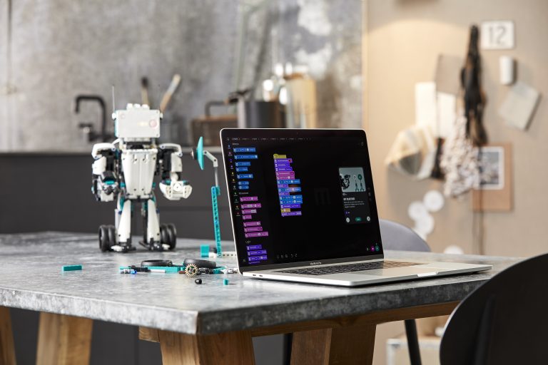 LEGO представила новый MINDSTORMS для всех: с обучением на Python и Scratch