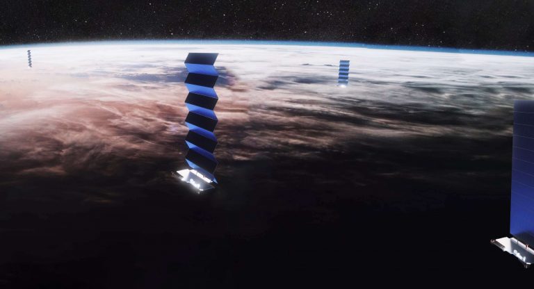 SpaceX может не получить регистрацию в качестве интернет-провайдера и деньги на свою сеть