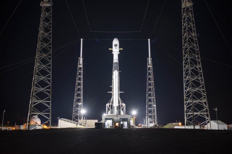 Посмотрите, как SpaceX запускает спутник с обновленной системой GPS
