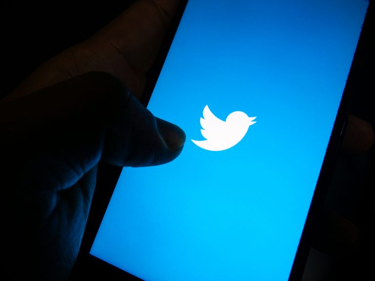 Дональд Трамп поссорился с Twitter из-за поста. И теперь хочет отменить одну из важнейших правовых норм в интернете