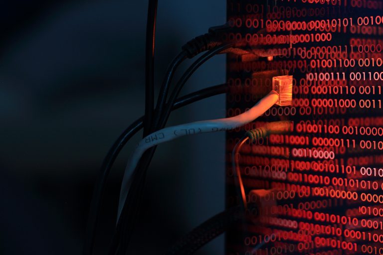 Как защитить криптоактивы: практики KYC, segregated-счета и «горячие» кошельки