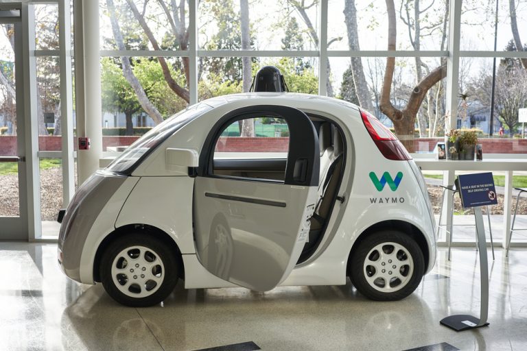 Volvo и Waymo договорились вместе делать беспилотные такси
