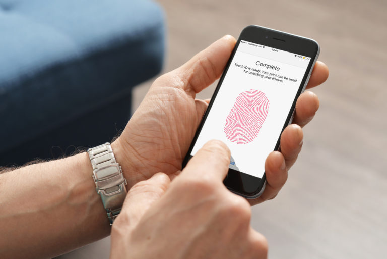 Apple хочет хранить удостоверения личности пользователей. Возможно, на iPhone
