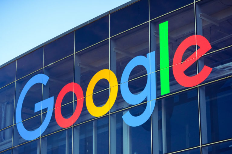 Инсайдеры: Google хочет выпускать телефон-раскладушку
