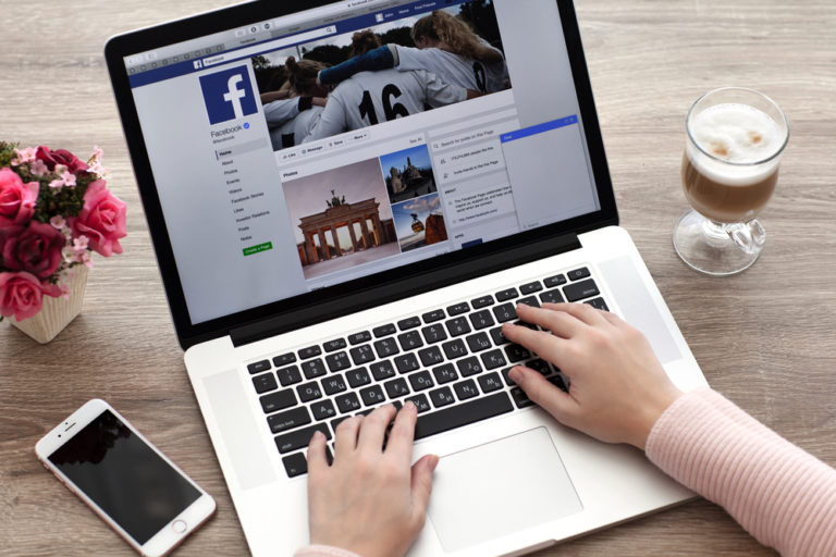 Facebook начнет блокировать фотографии с «блекфейсом»