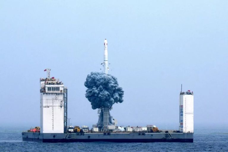 Китай строит плавучий космодром для запуска ракет