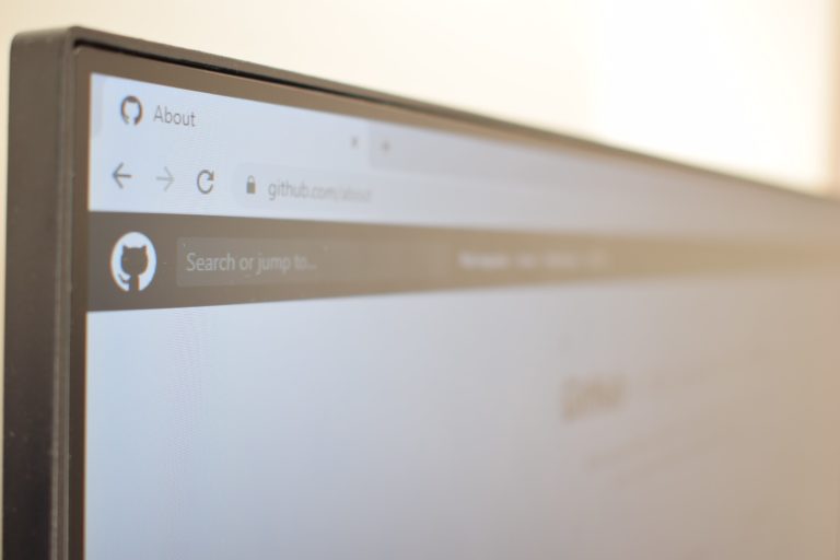 GitHub заменил термин «мастер» на нейтральный аналог