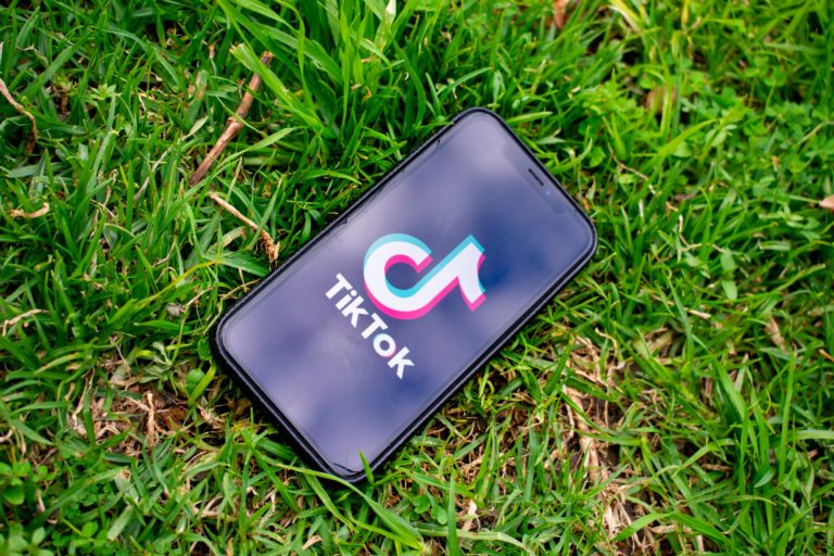 СМИ: TikTok удаляет контент по требованию российских властей. Возможно, это видео на ЛГБТ-тематику