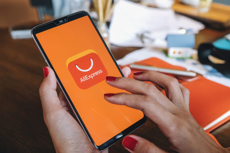 AliExpress и Mail.ru запустили виртуальные киоски товаров