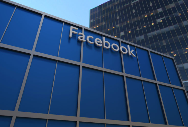 Facebook представила автономный VR-шлем и умные очки Ray-Ban. Рассказываем о новинках