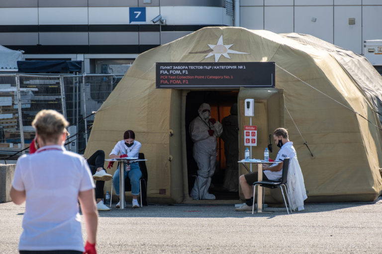 В России общее число коек для пациентов с коронавирусом занято почти на 90%