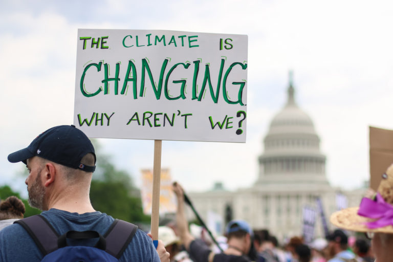 На 1% богатейших людей приходится в два раза больше CO2, чем на 50% самых бедных
