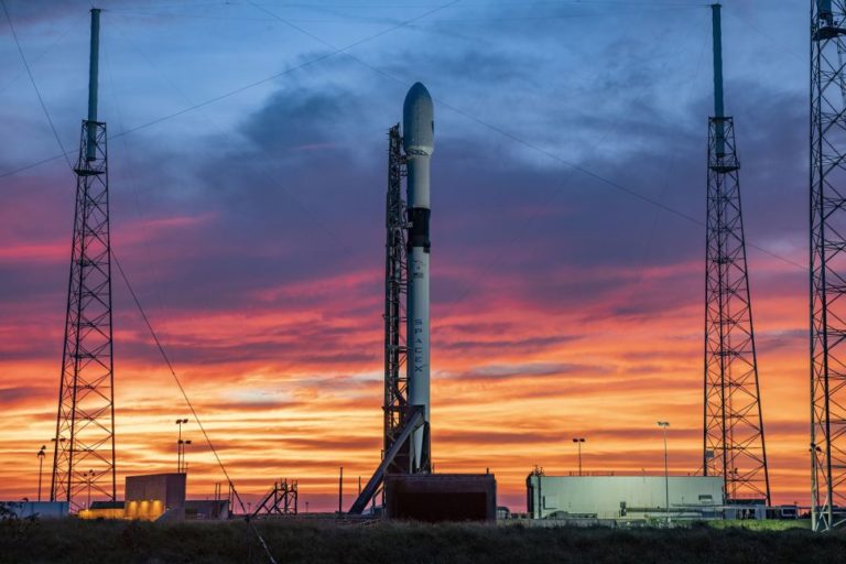 SpaceX отменила запуск ракеты Falcon 9 за две секунды до старта