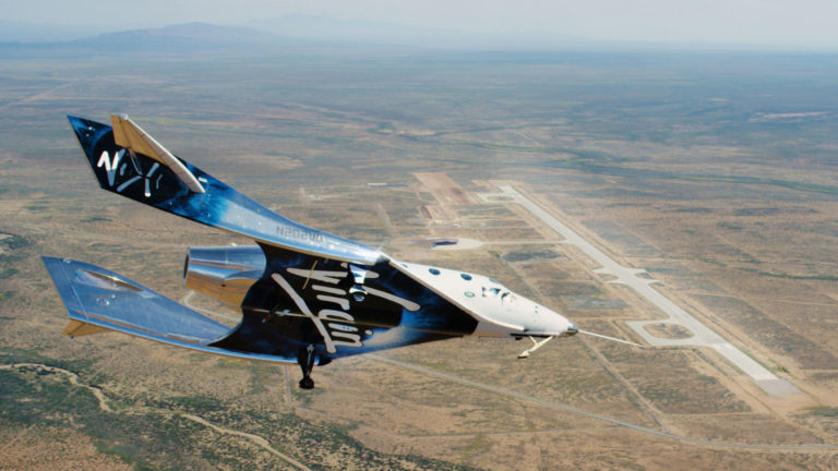 Ученый годами изучал космос, а теперь сам полетит на корабле Virgin Galactic