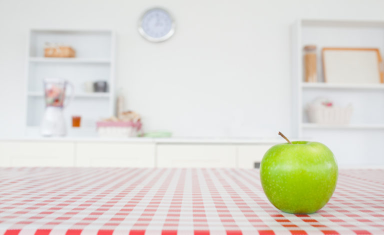 Посмотрите, как умная ткань распознает продукты на столе
