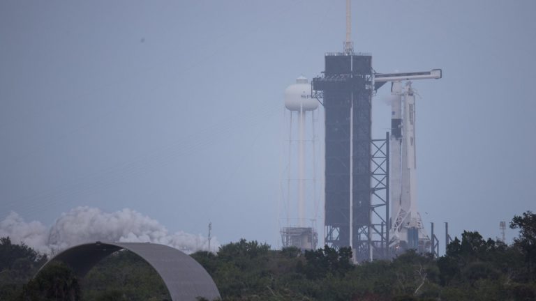 Прямая трансляция: SpaceX впервые отправляет астронавтов НАСА на МКС