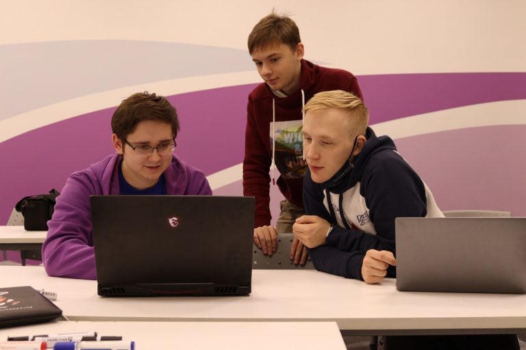 В полуфинал ЧМ по программированию ICPC прошли 3 команды от Университета Иннополис