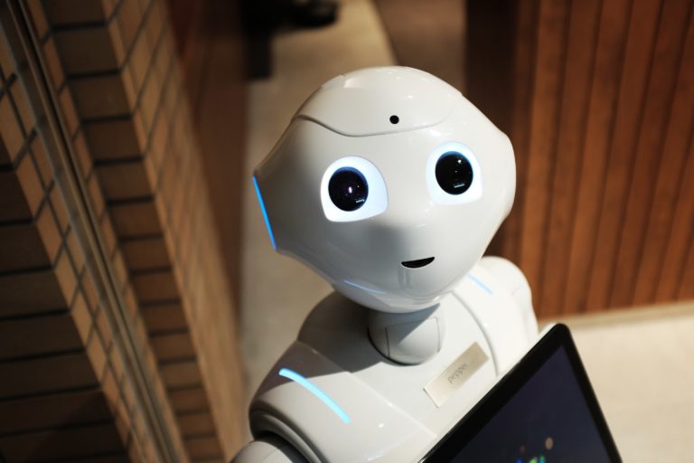 Новый робот на основе ИИ умеет расставлять предметы по полкам