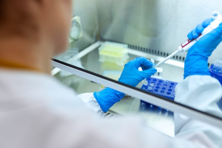Лечение антителами от коронавируса получило экстренное одобрение FDA