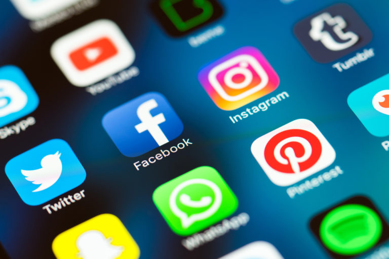 За дискриминацию россиян хотят блокировать сервисы YouTube, Twitter и Facebook