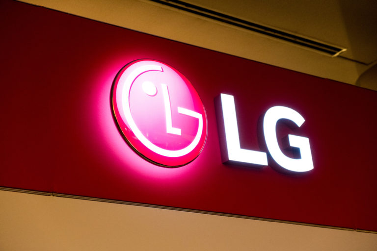 LG создаст скручивающийся смартфон