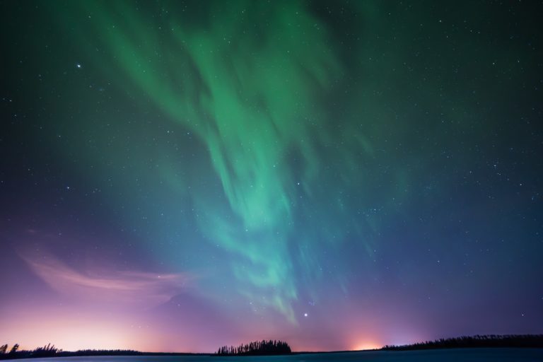Крупнейшая магнитная буря позволит увидеть северное сияние из Москвы