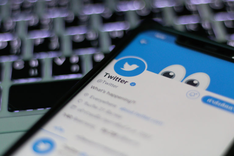 Twitter запретил публиковать оскорбления по расе, этносу и нации