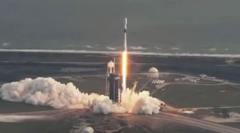 SpaceX запустила спутник-шпион