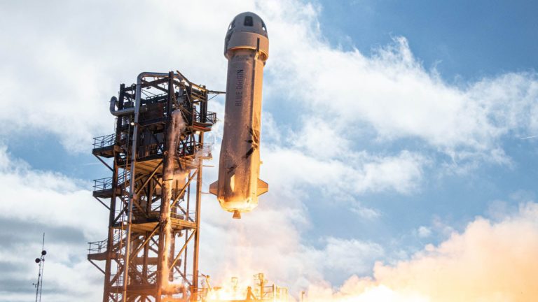 Blue Origin хочет отправить первых туристов в космос уже в апреле этого года