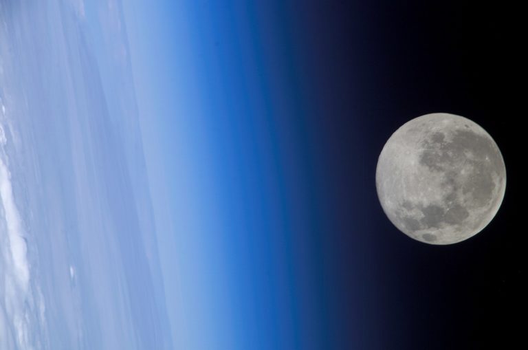 Лунная пыль смертельно опасна для человека. Спутник Земли не подходит для колонизации?