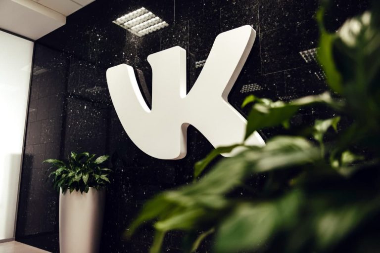 Нейросеть «ВКонтакте» вычисляет угрозы жизни и оскорбления в комментариях