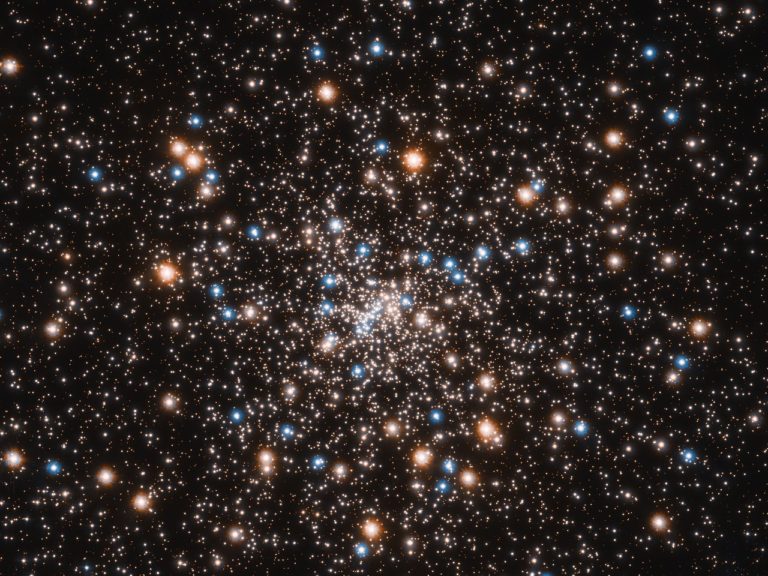 Ученые впервые исследовали скопление мелких черных дыр