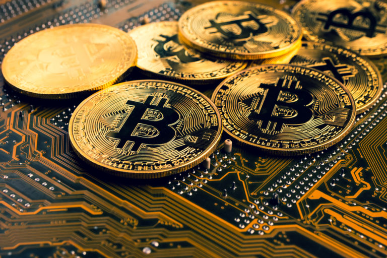 Биткойн впервые превысил отметку в $50 тыс.
