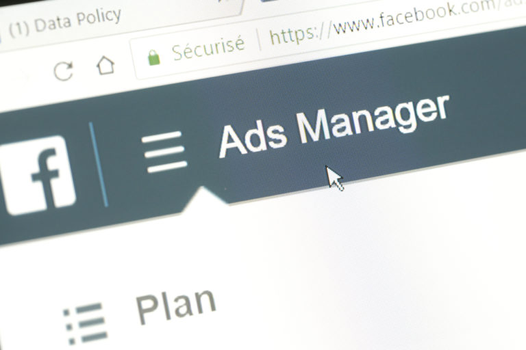 Facebook разрабатывает приложение для бывших заключенных