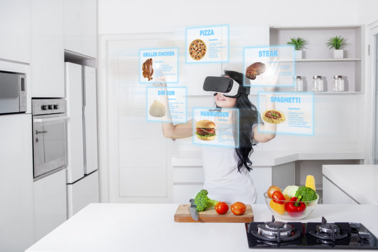 VR-стейк и пицца из таблетки: какую еду из фильмов уже можно попробовать