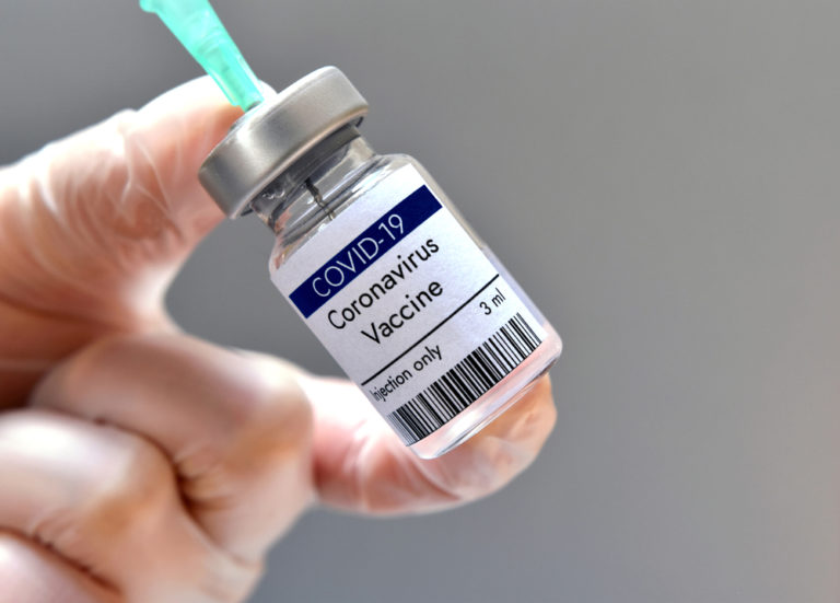 Центр Гамалеи научился обновлять за 2 дня вакцину при мутациях COVID-19