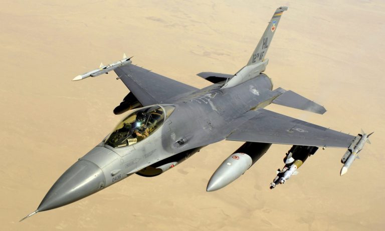 Частной компании впервые разрешили управлять истребителем F-16A