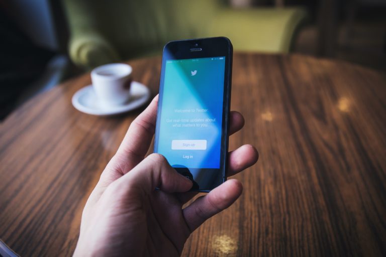 Роскомнадзор: Twitter готов удалять и блокировать противоправный контент