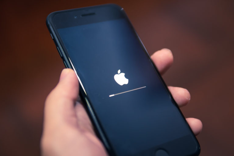 Свежая версия iOS сильно замедлила несколько моделей iPhone